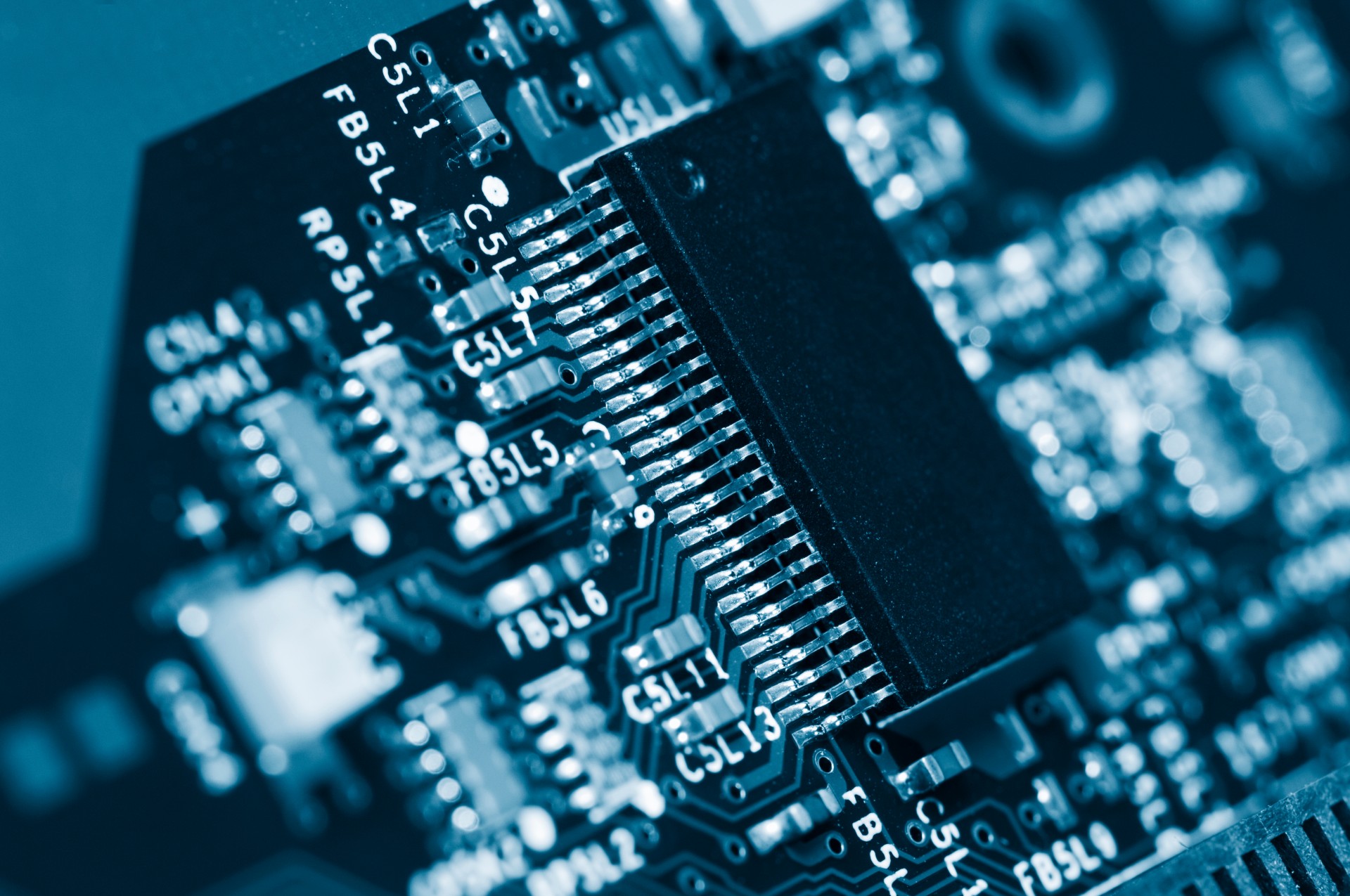 computers-circuit-board-and-microchips_BFvl76ECVj-1