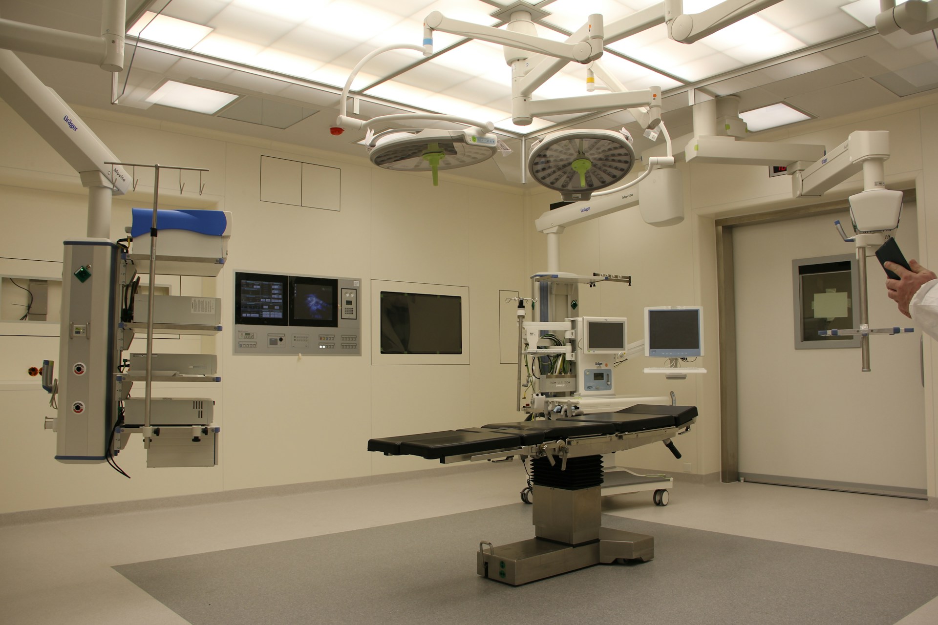 Types-of-Robotic-Arms-Used-in-Health-Care-Applications