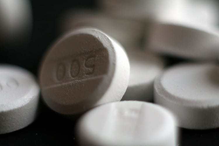 Paracetamol-acetaminophen-500-mg-pills