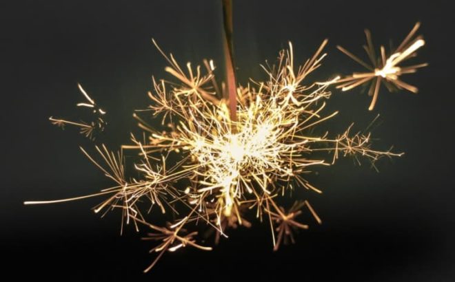 magnesium is the alkaline earth element found in sparklers