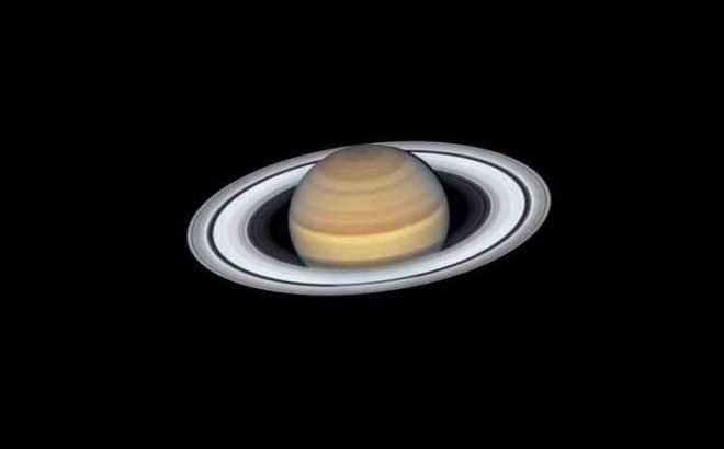 photo of saturn showing its rings